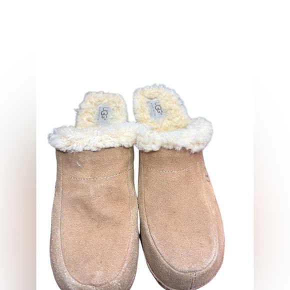 UGG Kalie Chestnut Suede Y2K
Sheepskin Lined Wood Sole Mule
Clogs 5426 Size 9 - Picture 2 of 10